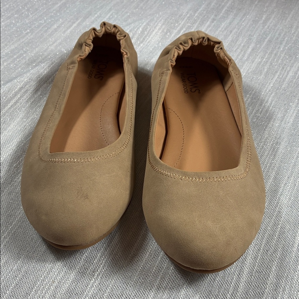 Toms 9.5 Judith ballet flats Tan vegan leather great used condition